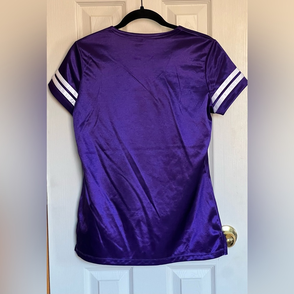 Team Apparel NFL Women’s Purple Minnesota Vikings V-Neck Shirt Sz M EUC - Picture 6 of 11